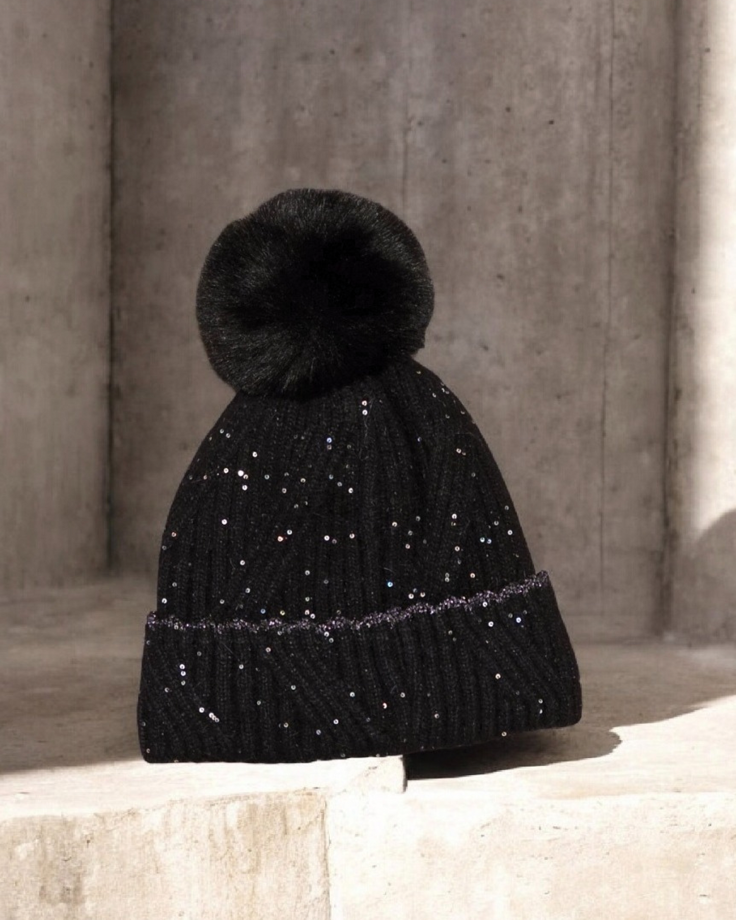 Bonnet à Pompon Étincelant – Noir Sidéral
