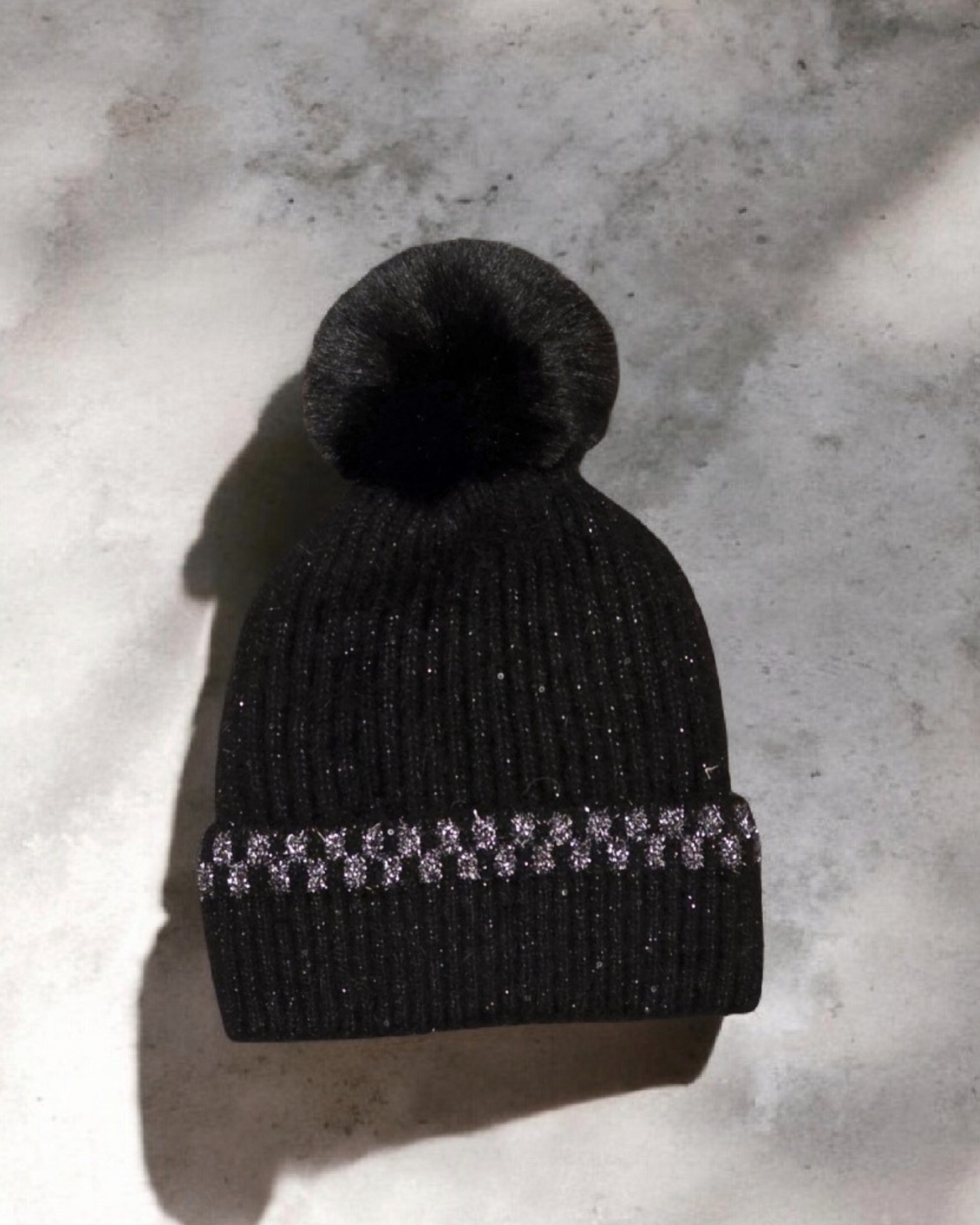 Bonnet à Pompon Étincelant – Noir Sidéral