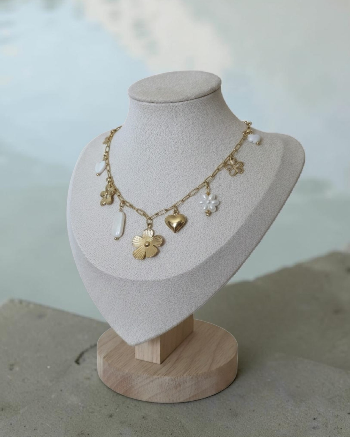 Collier fleur et perle nacré